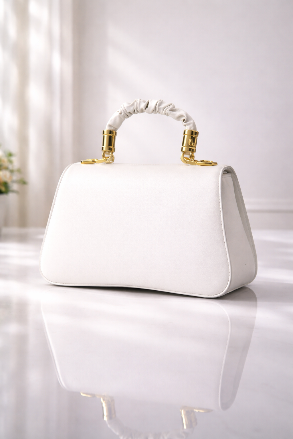 Ivory Luxe Elegance Handbag – Timeless Sophistication Redefined